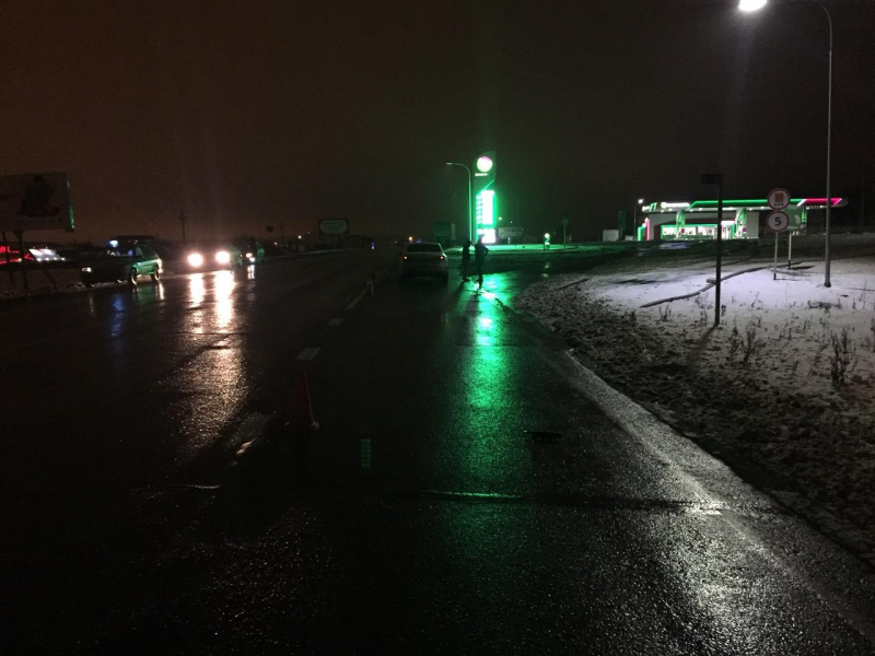 Ночью на трассе «Оренбург – Орск» водитель сбил трех пешеходов